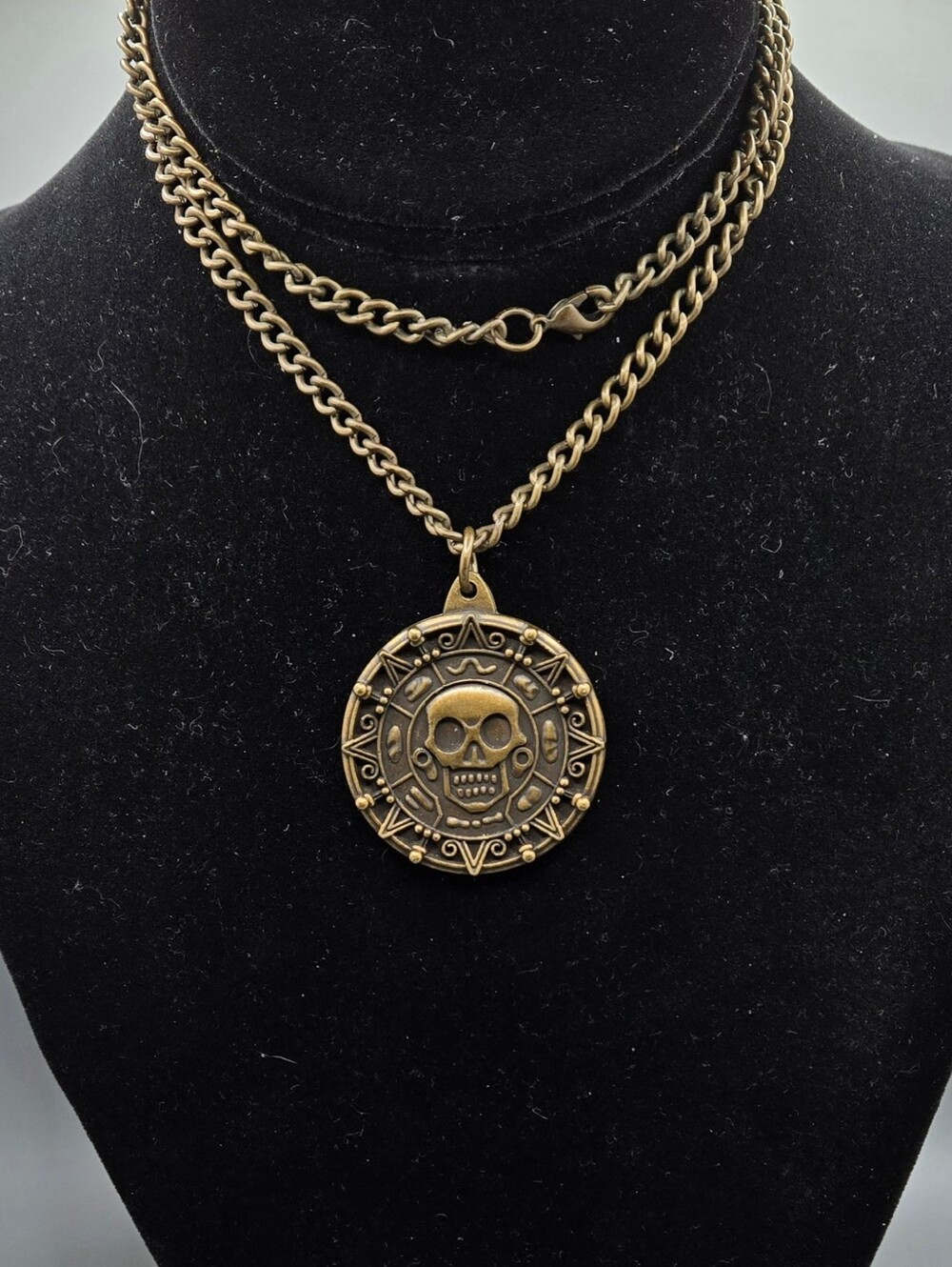 Disney Pirate Skull Medallion Necklace Unisex 1½" Diameter 23" Long - Picture 2 of 4